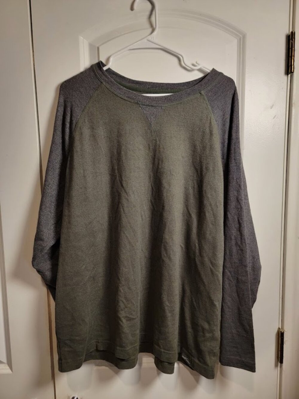 Eddie Bauer Men’s XL Blue Green Raglan Long Sleeve Shirt